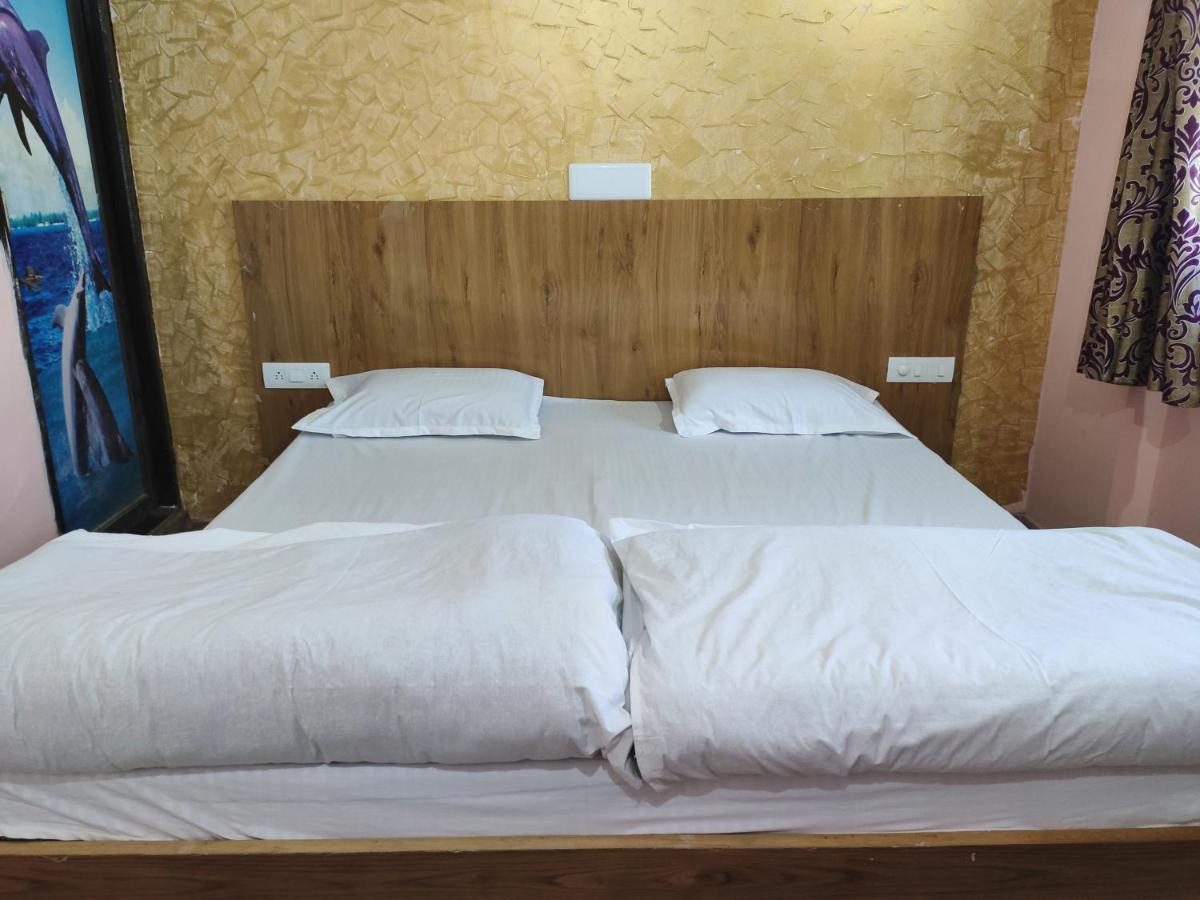 Choudhary Guest House อุเดเปอร์ ภายนอก รูปภาพ
