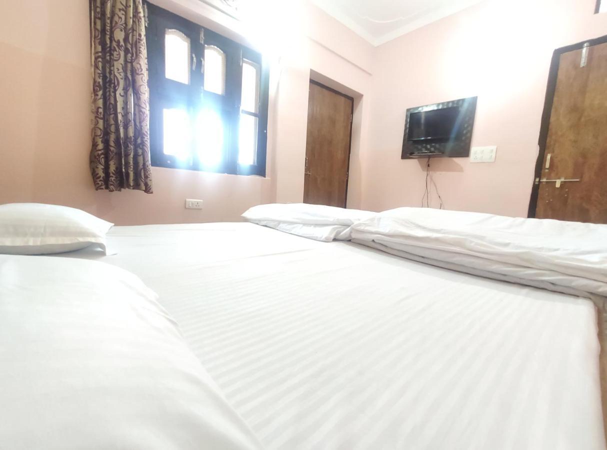 Choudhary Guest House อุเดเปอร์ ภายนอก รูปภาพ